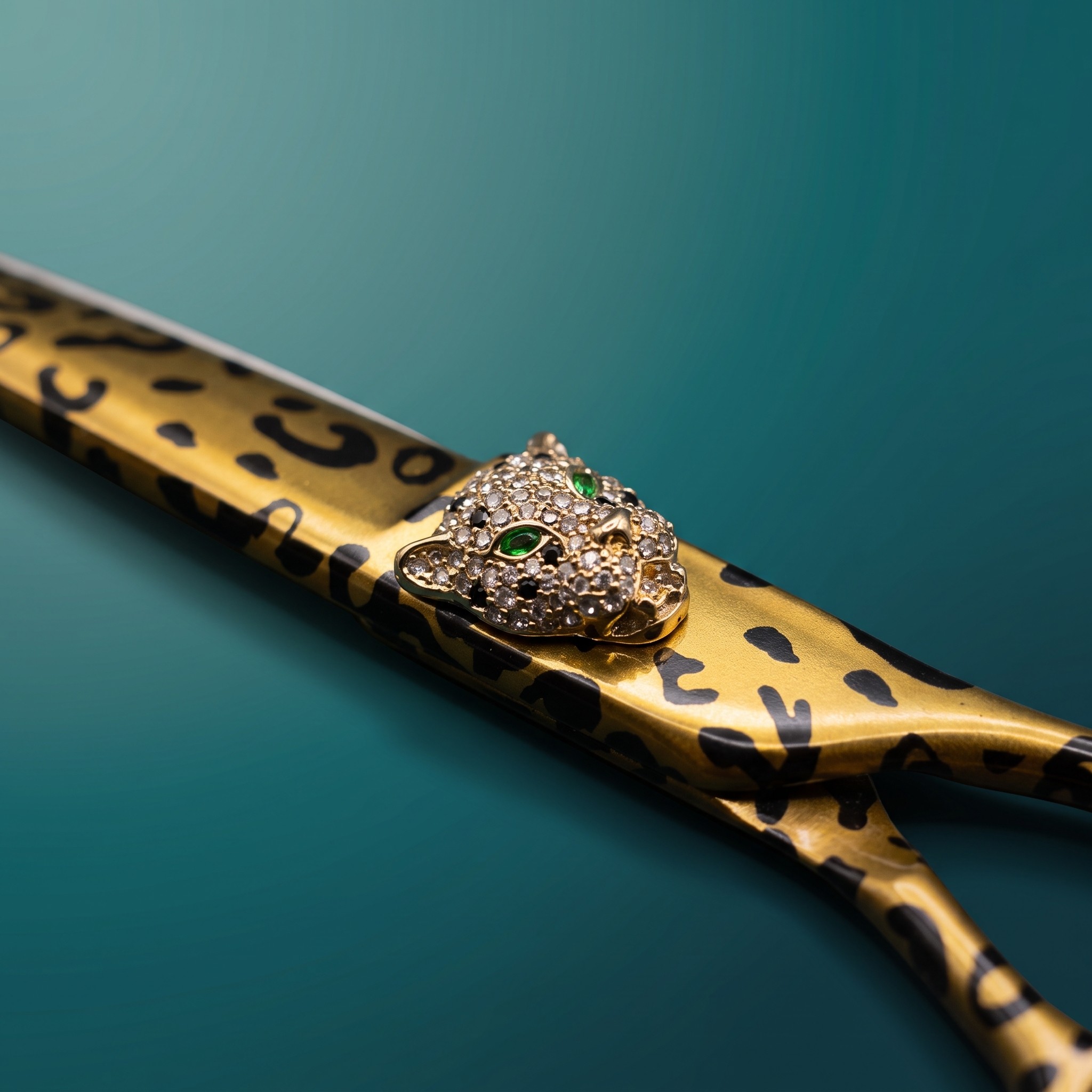 Leopard shears